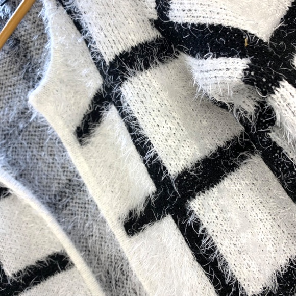 Women’s Buttery Soft Luxurious Black & White eyelash plaid sweater cardigan - Picture 5 of 8